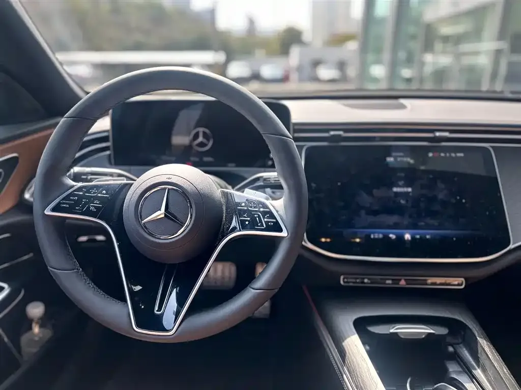 Mercedes-Benz E-Class — фото 7