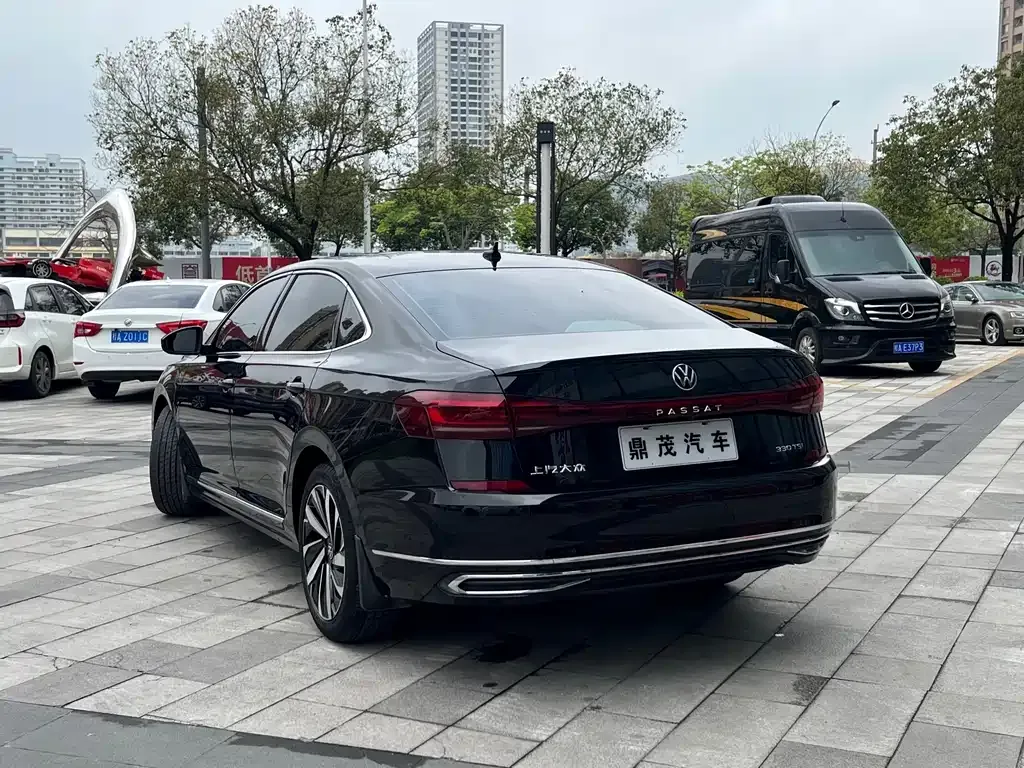 Volkswagen Passat — фото 7