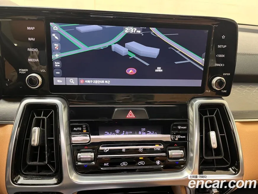 Kia Sorento — фото 8