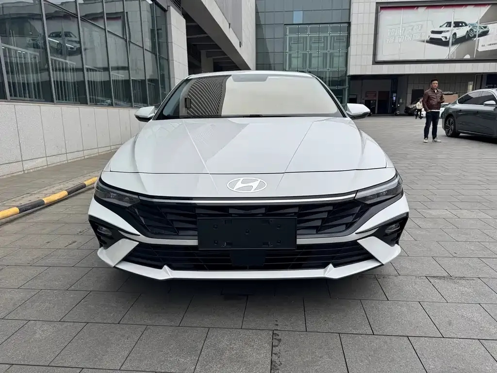 Hyundai Elantra — фото 4