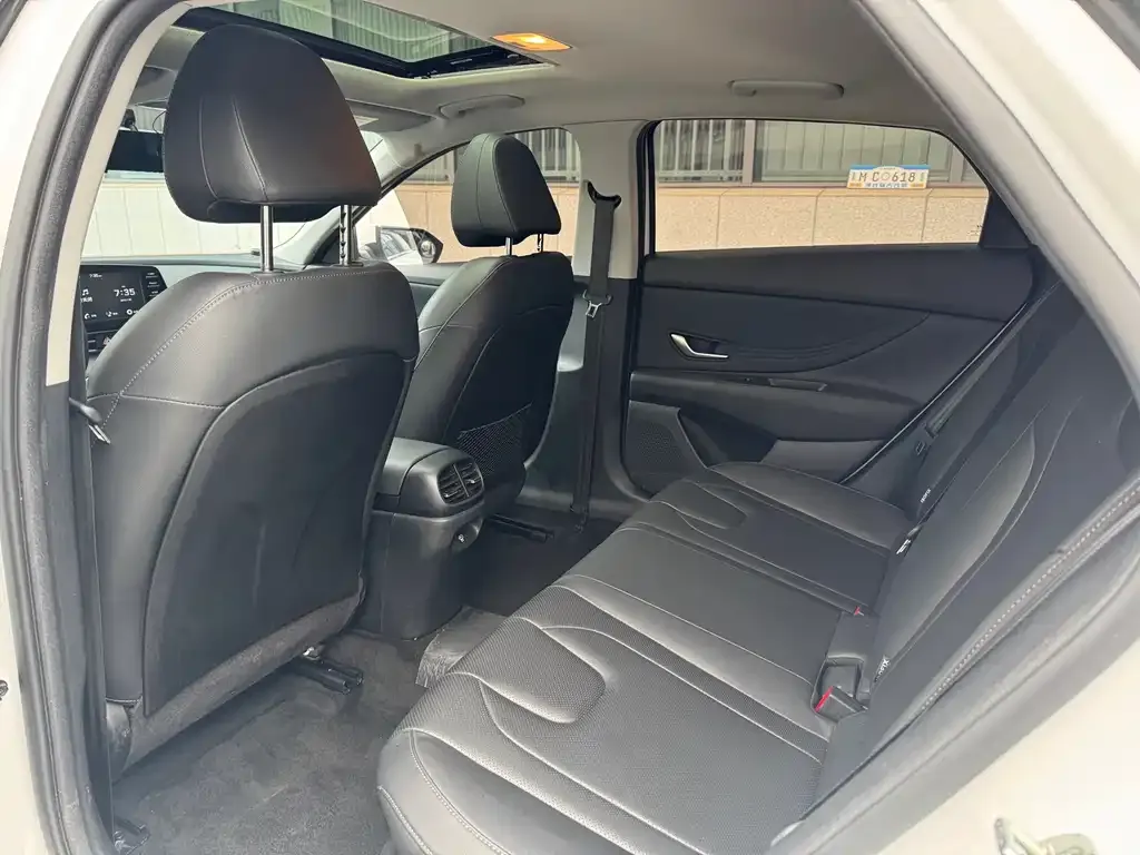 Hyundai Elantra — фото 2