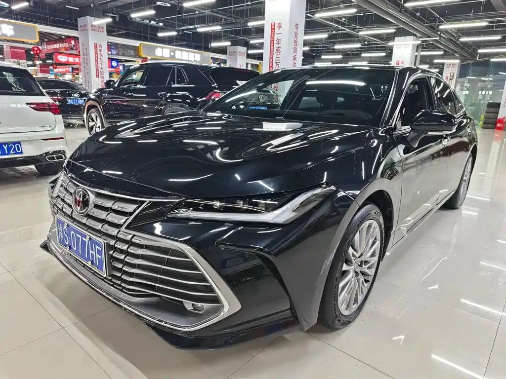 Toyota Avalon — фото 1