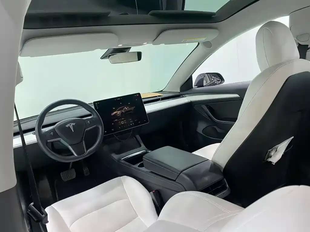 Tesla Model 3 — фото 4