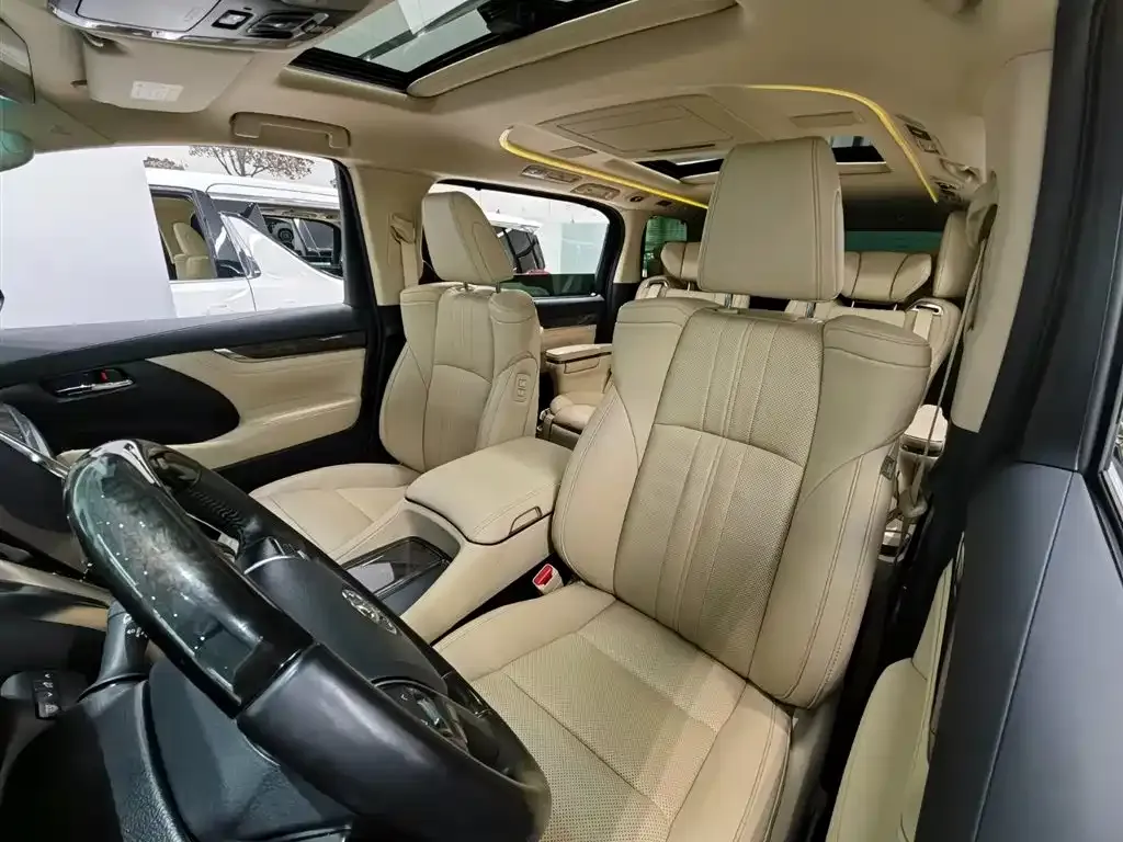 Toyota Vellfire — фото 3