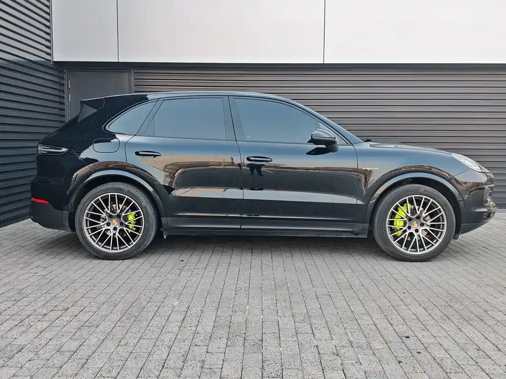 Porsche Cayenne Hybrid — фото 7