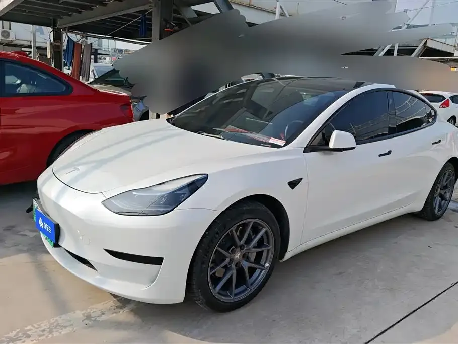 Tesla Model 3 — фото 1
