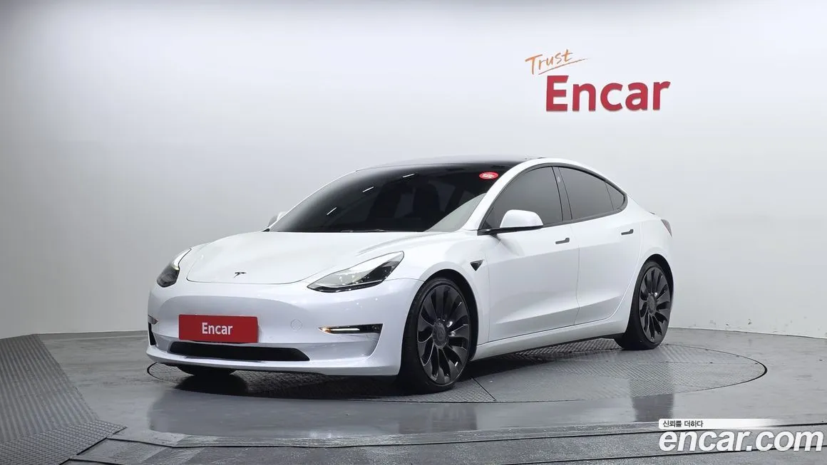 Tesla Model 3 — фото 1