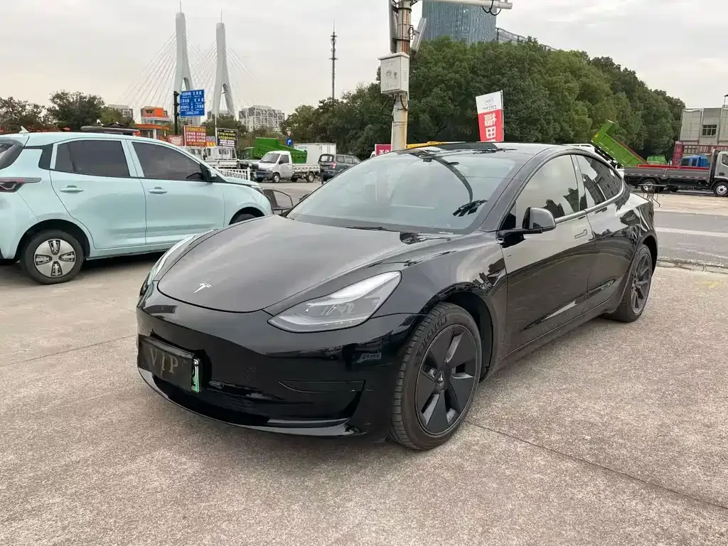 Tesla Model 3 — фото 1
