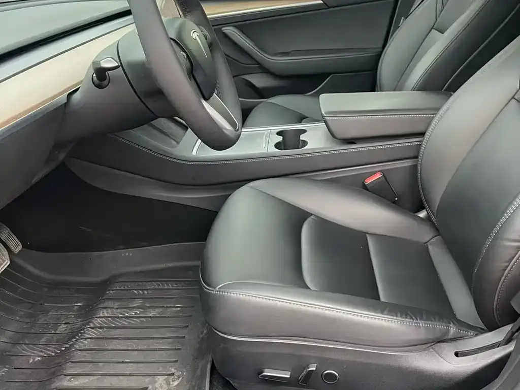 Tesla Model 3 — фото 4