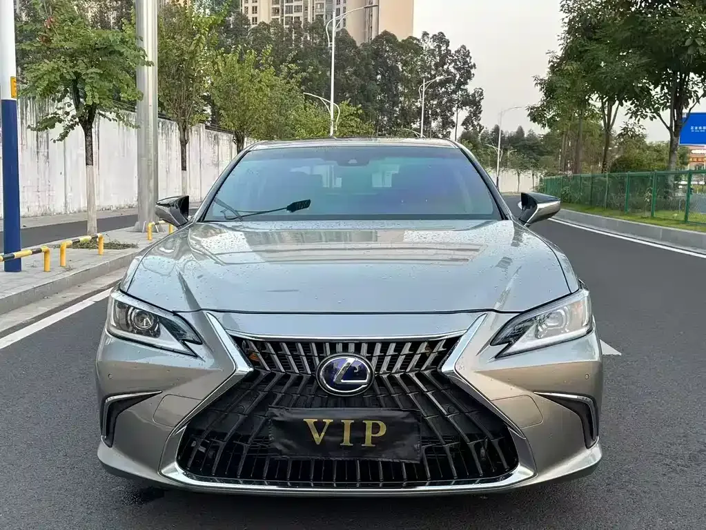 Lexus ES — фото 1