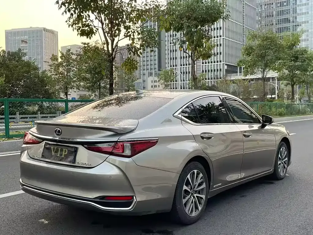 Lexus ES — фото 5