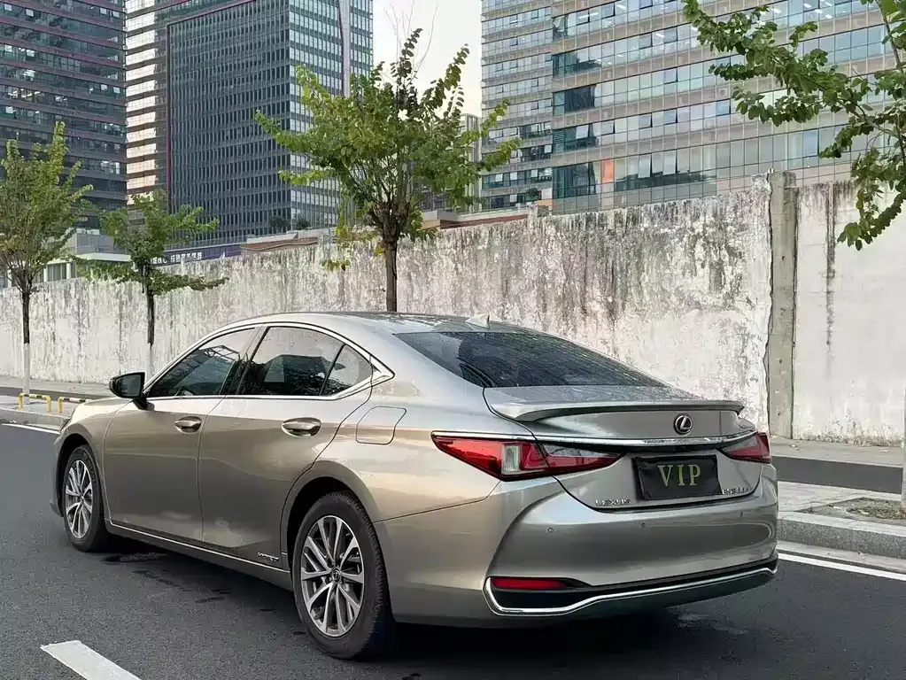 Lexus ES — фото 8