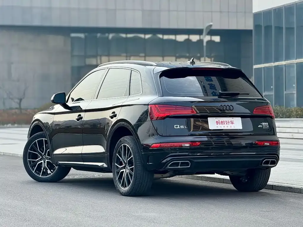 Audi Q5L — фото 7