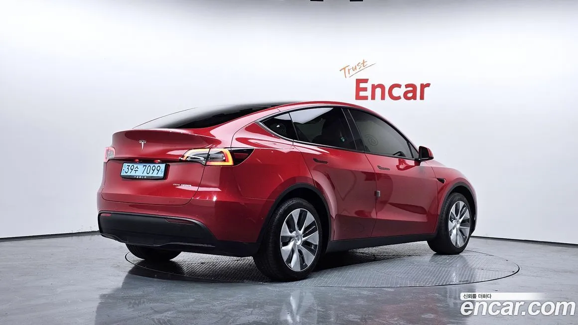 Tesla Model Y — фото 2