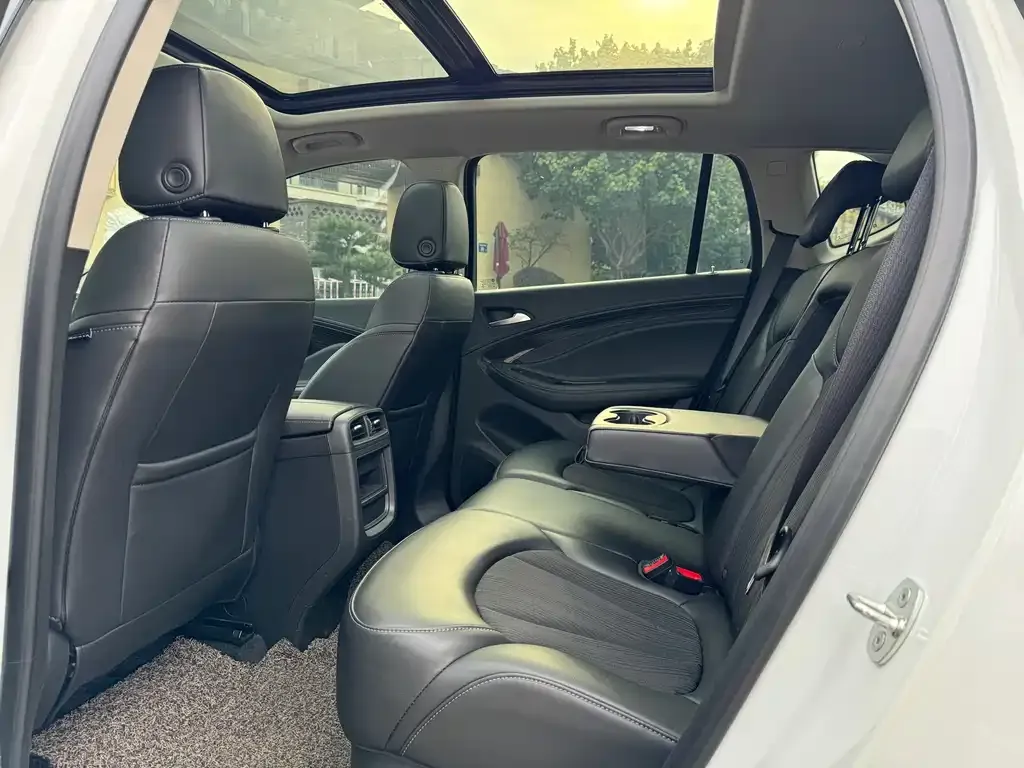Buick Envision Plus — фото 10