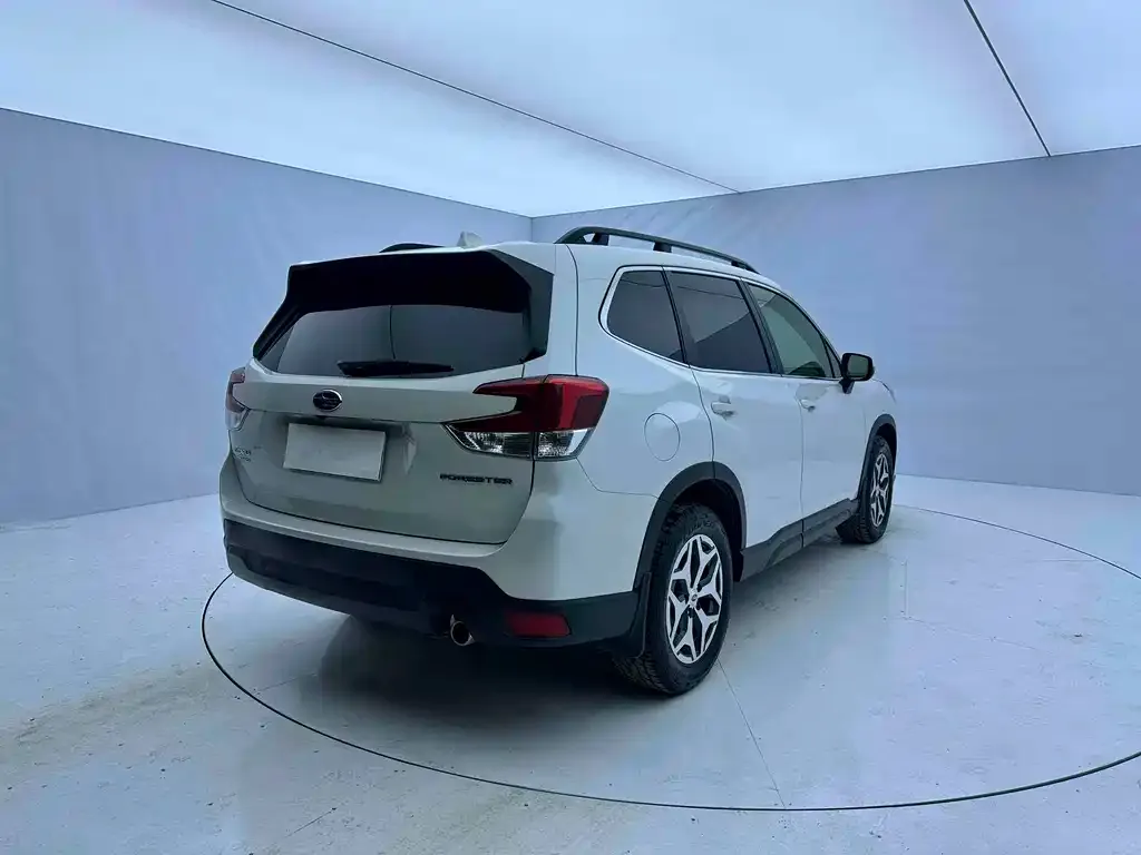Subaru Forester — фото 5