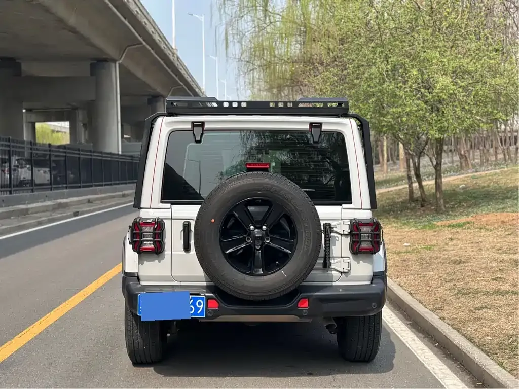 Jeep Wrangler — фото 6