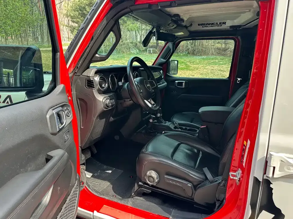 Jeep Wrangler — фото 8