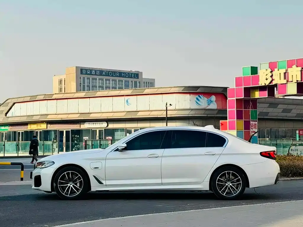 BMW 5 Series New Energy — фото 2