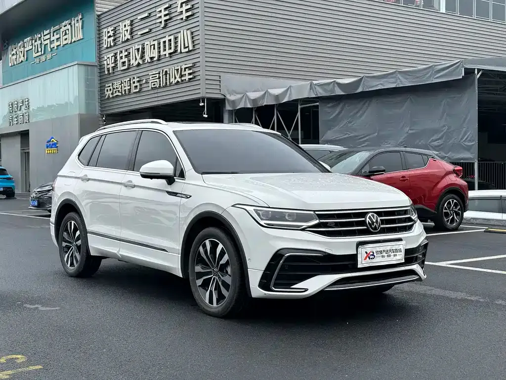 Volkswagen Tiguan L — фото 9