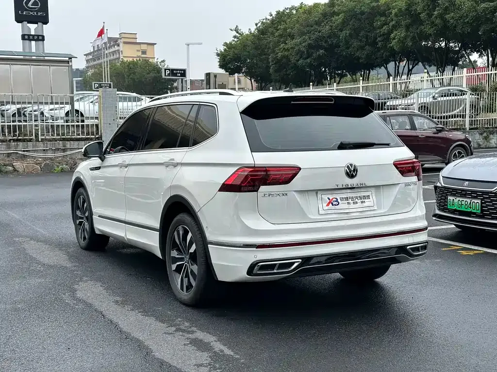 Volkswagen Tiguan L — фото 8