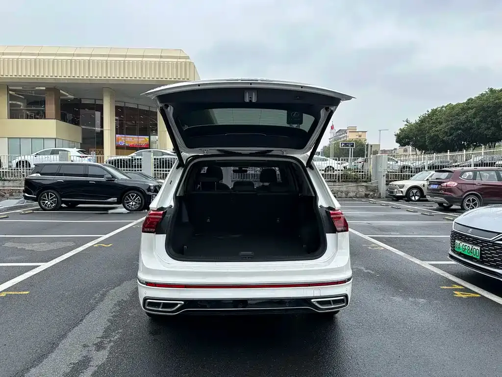 Volkswagen Tiguan L — фото 3