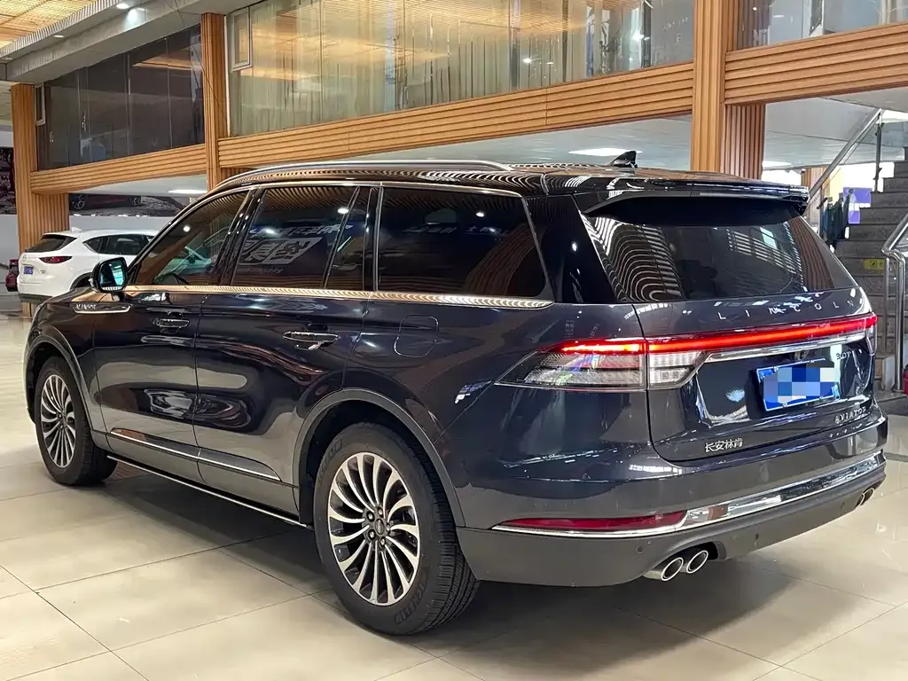 Lincoln Aviator — фото 10