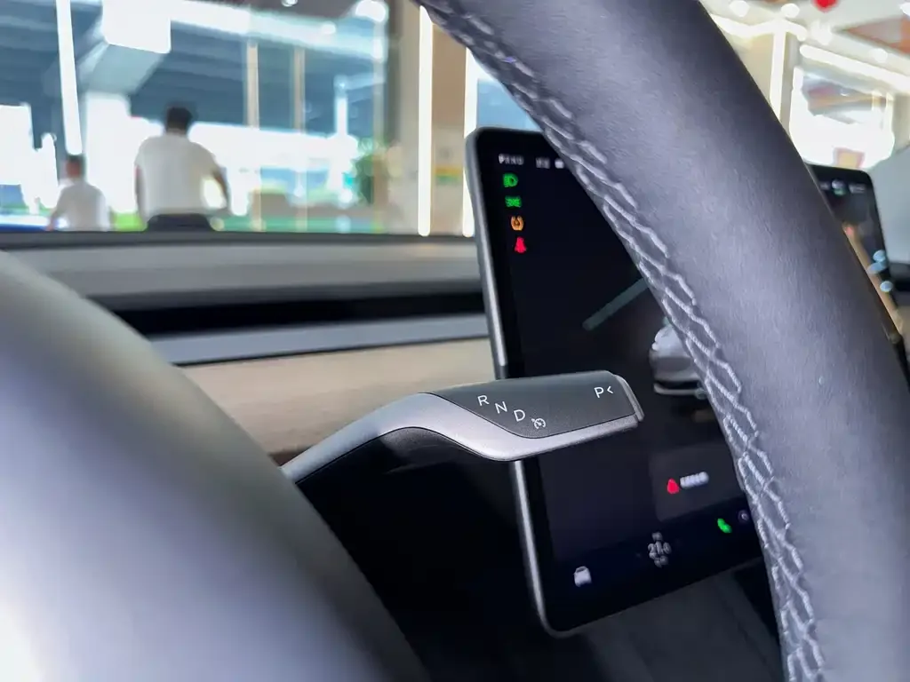 Tesla Model 3 — фото 2