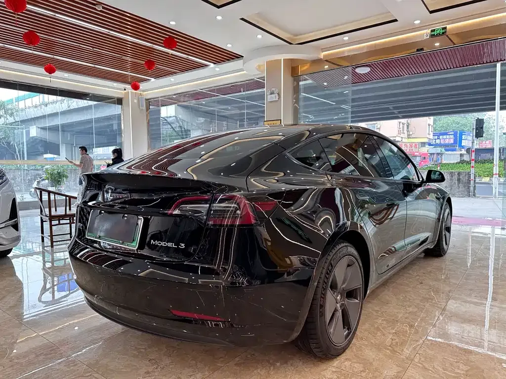 Tesla Model 3 — фото 6