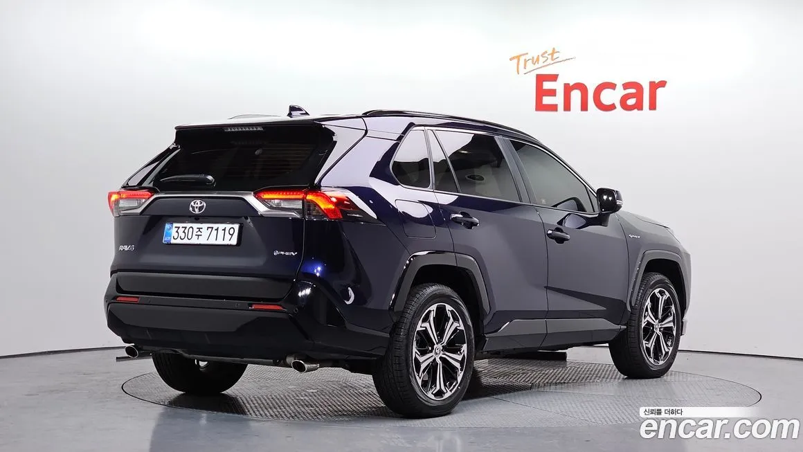 Toyota RAV4 — фото 8