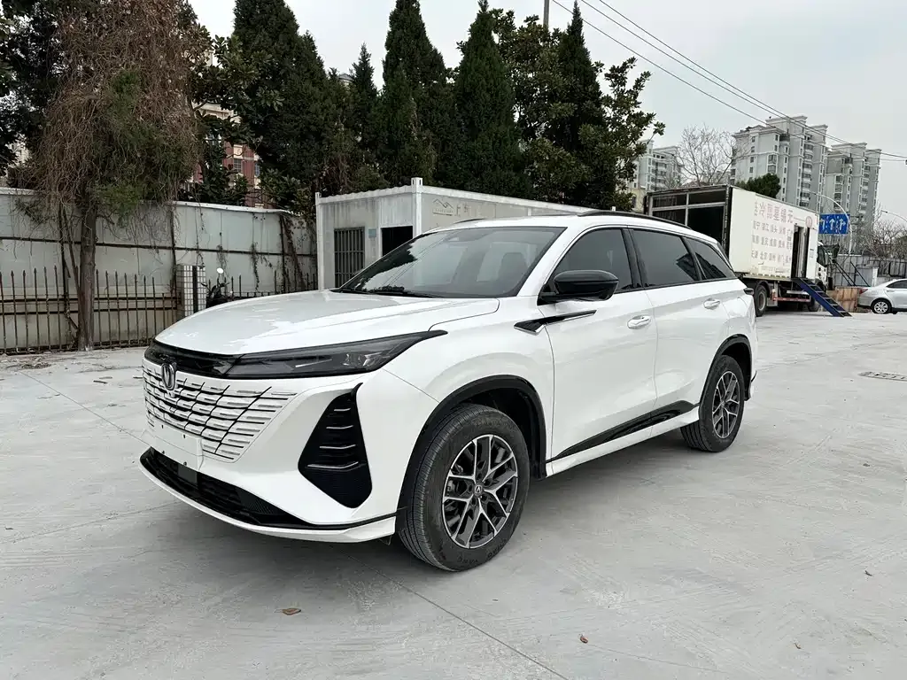 Changan CS75PLUS — фото 1