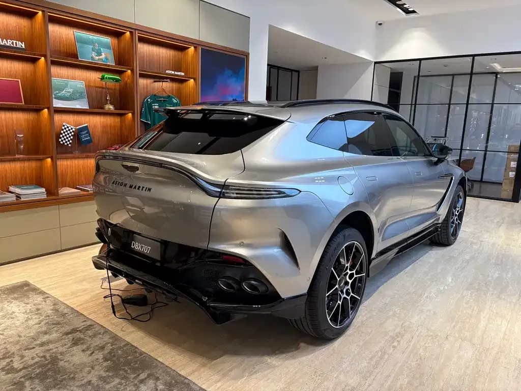 Aston Martin DBX — фото 7