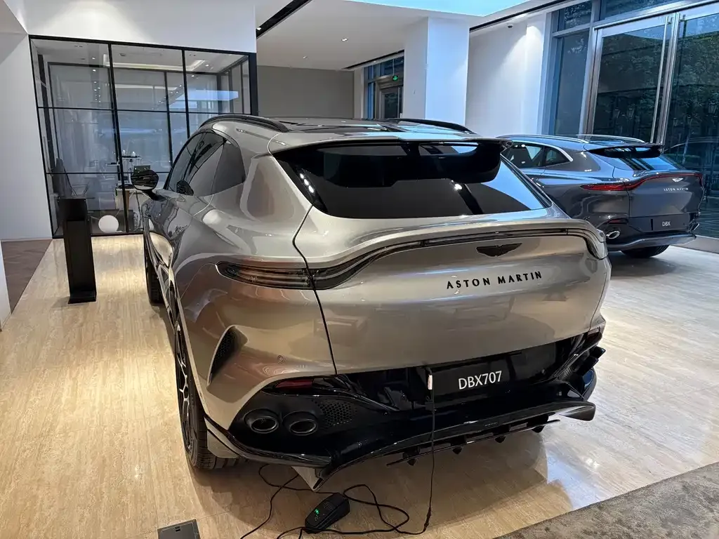 Aston Martin DBX — фото 5