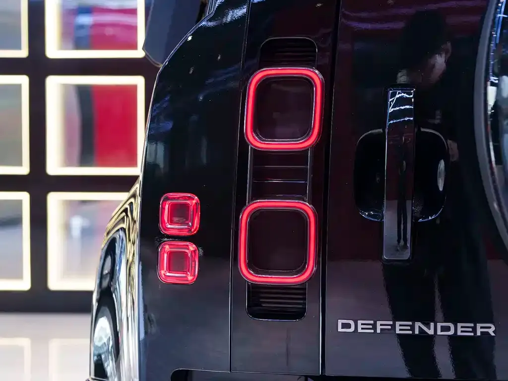 Land Rover Defender — фото 9