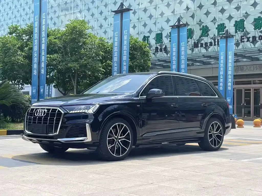 Audi Q7 — фото 1
