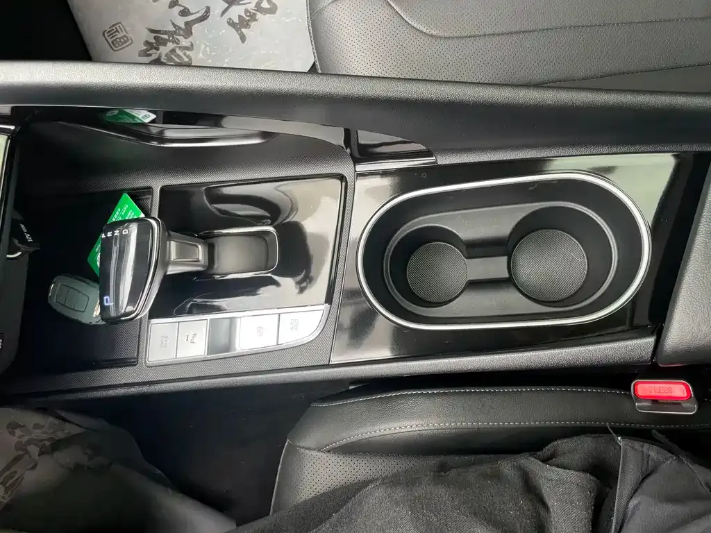 Hyundai Elantra — фото 2
