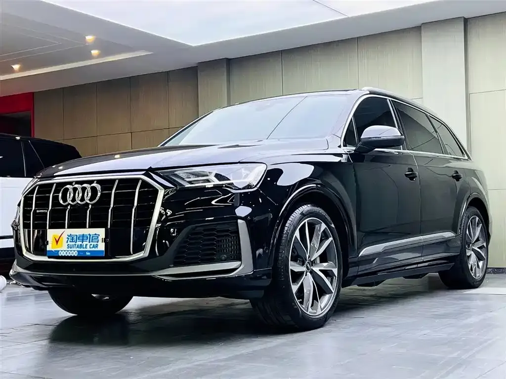Audi Q7 — фото 1