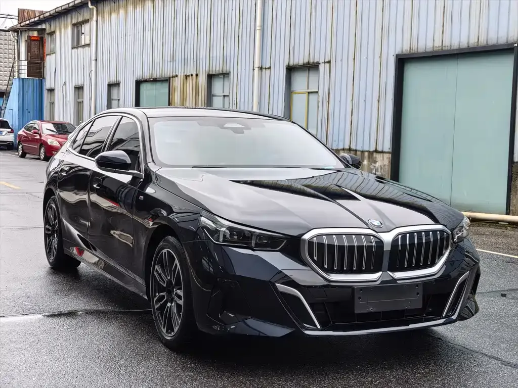 BMW 5 Series — фото 1