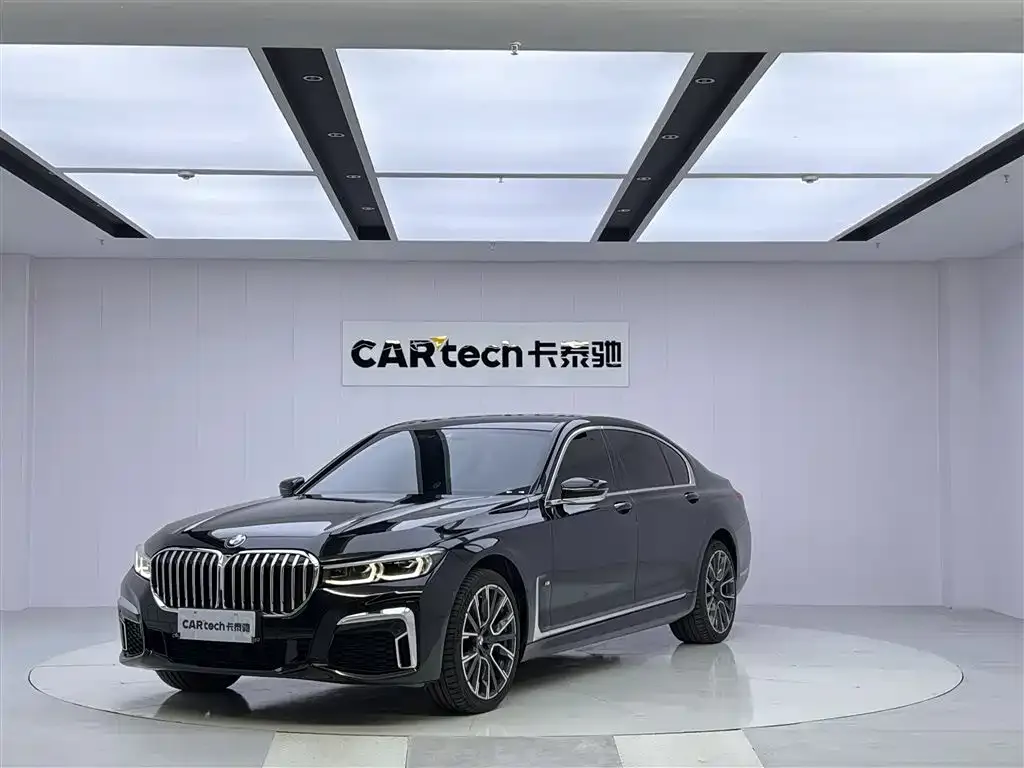 BMW 7 Series — фото 1