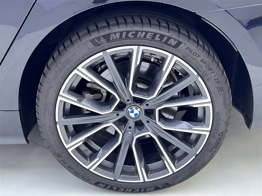 BMW 7 Series — фото 9