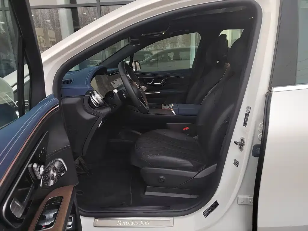 Mercedes-Benz EQS SUV — фото 9