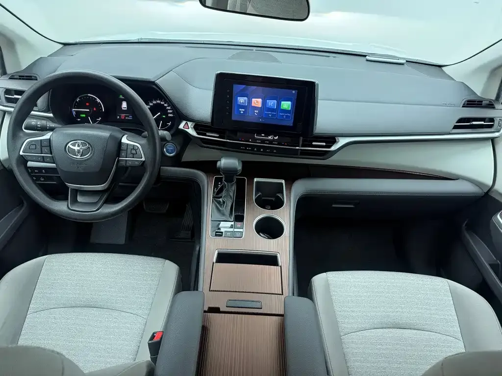 Toyota Sienna — фото 10