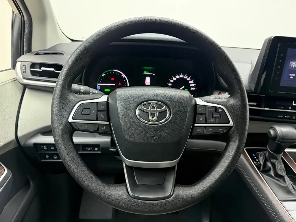 Toyota Sienna — фото 7