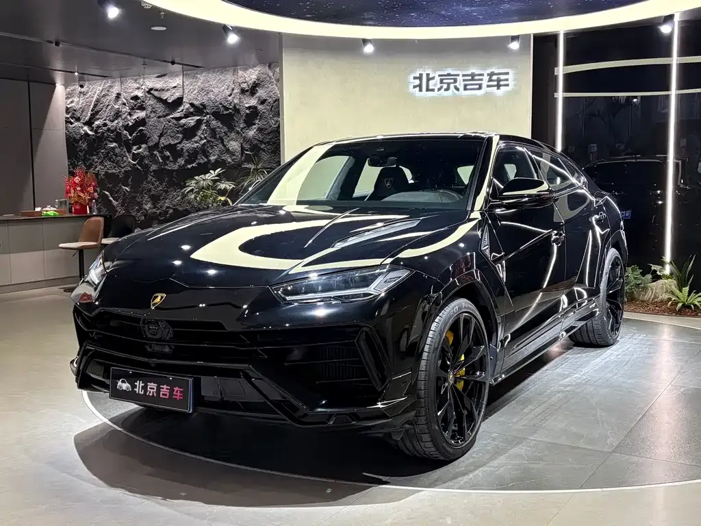 Lamborghini Urus — фото 1