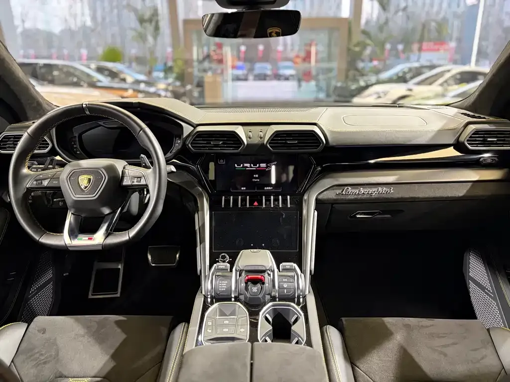 Lamborghini Urus — фото 10