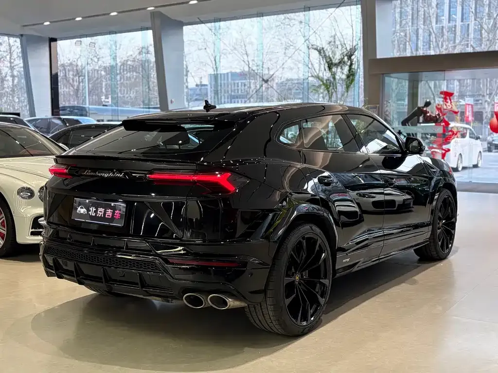 Lamborghini Urus — фото 7