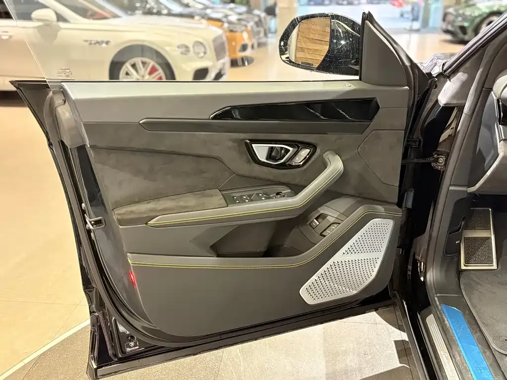 Lamborghini Urus — фото 8