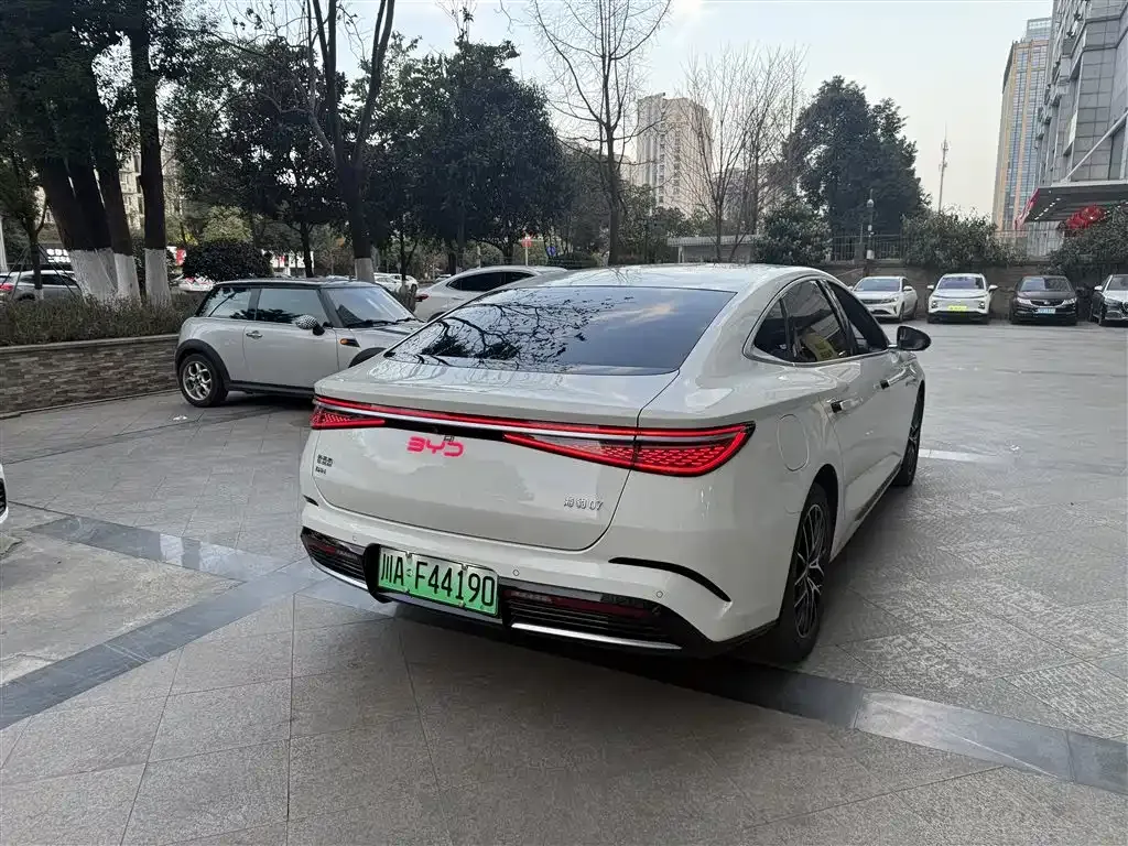 BYD Seal 07 DM-i — фото 7
