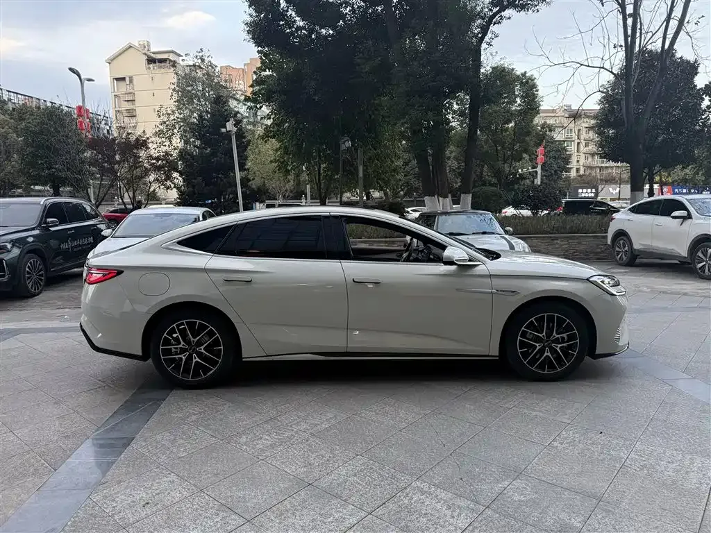 BYD Seal 07 DM-i — фото 8