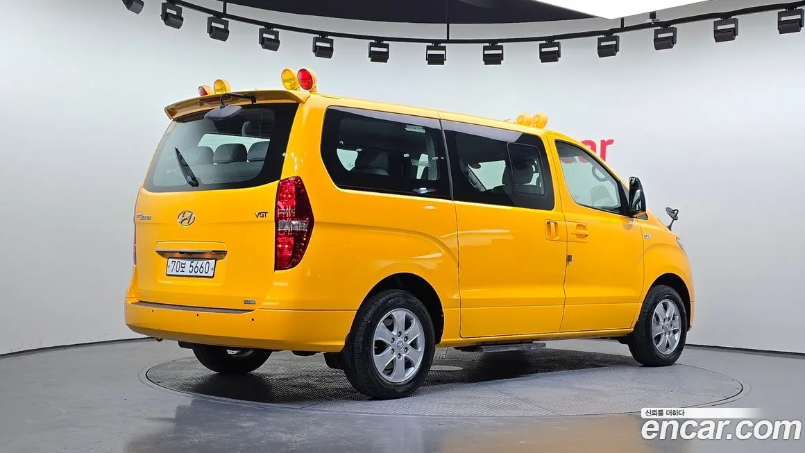 Hyundai Starex — фото 10